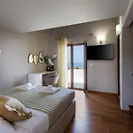 Villa Alpha Estate & *