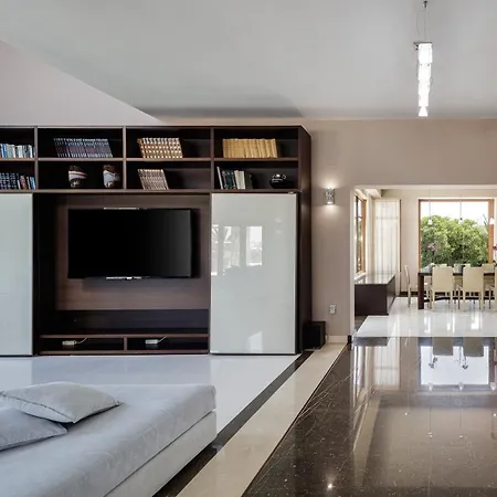 Alpha Estate & Villa *