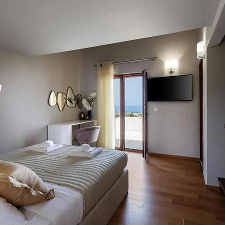 Villa Alpha Estate & *