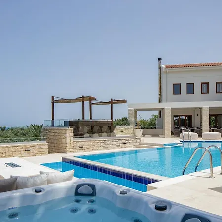 Villa Alpha Estate & *