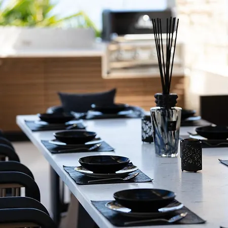 Villa Alpha Estate & *