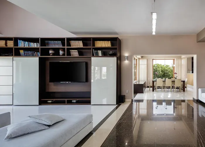 Alpha Estate & Villa *