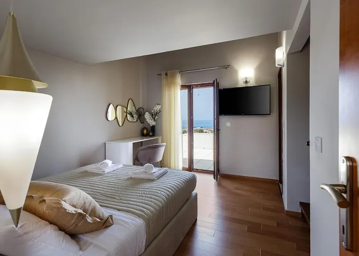 Villa Alpha Estate & *