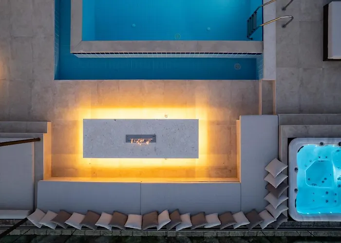 Villa Alpha Estate & *