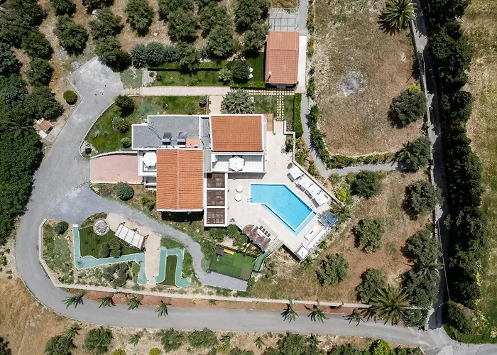 Alpha Estate & Вилла *