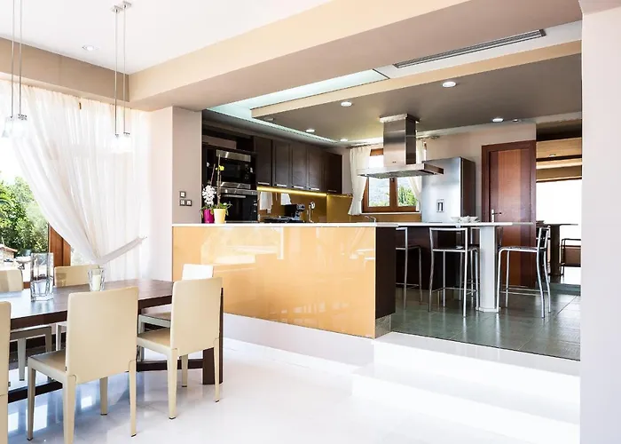 Вилла Alpha Estate & Ретимно